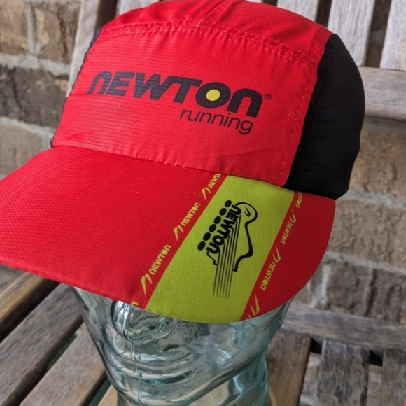 Newton Running Hat - Picture 2 of 4